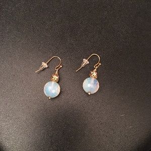 Gold tones opalite earring